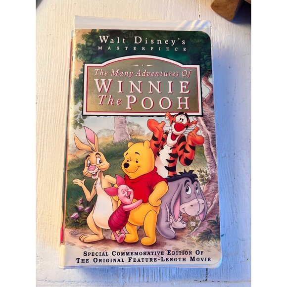 Walt Disney's Masterpiece The Many Adventures Of Winnie The Pooh VHS Tape Movie - Picture 1 of 2